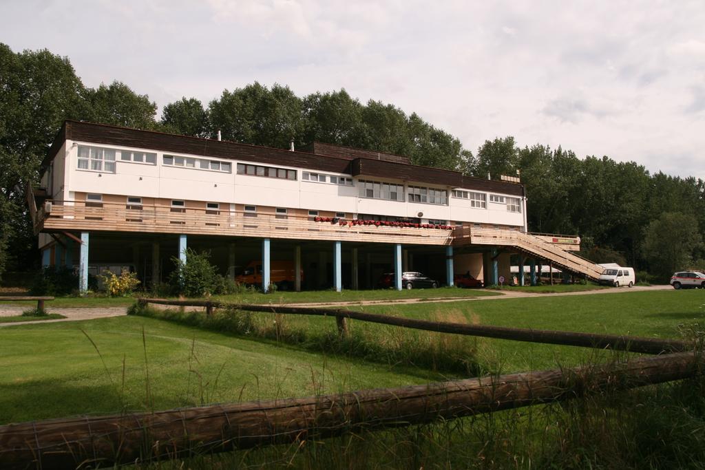 Hostel Boathouse Prague Exterior photo