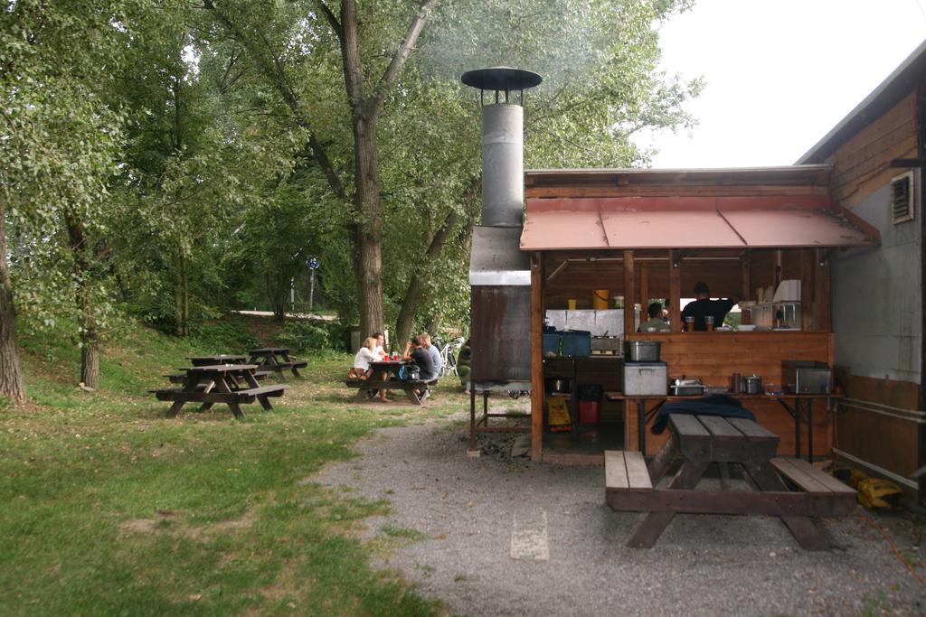 Hostel Boathouse Prague Exterior photo